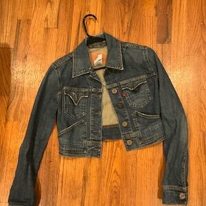 Levi’s cropped denim jacket let